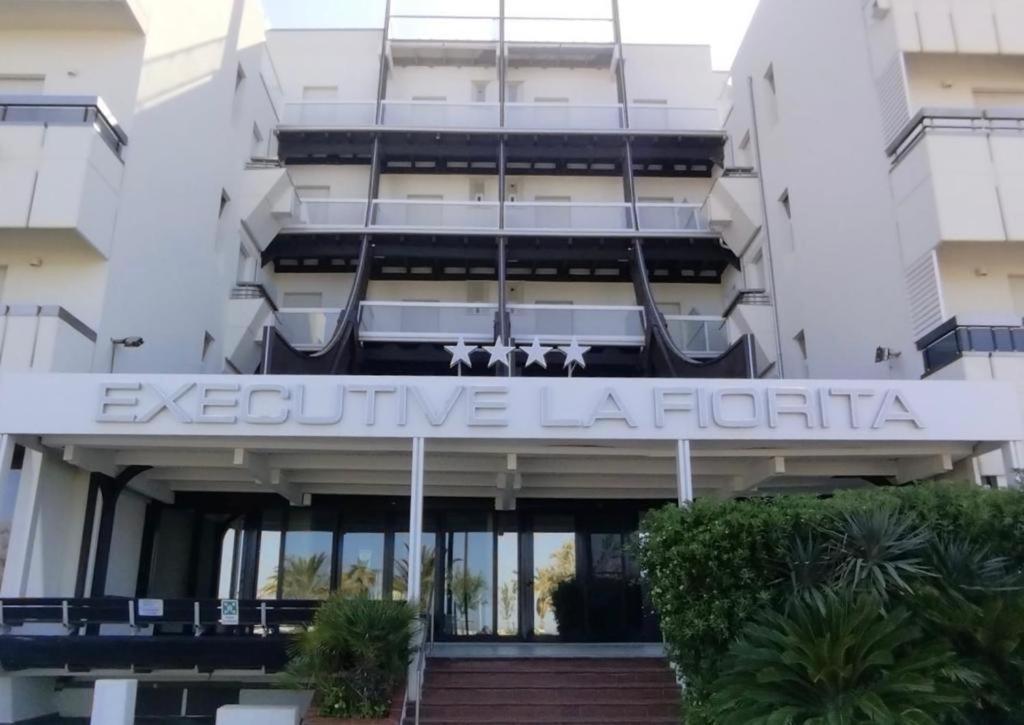 Hotel Executive La Fiorita Rímini Exterior foto